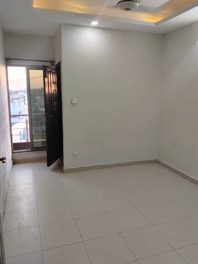 Two bedrooms unfurnished flat available for rent in E11 2