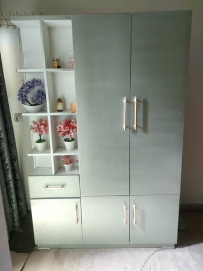 Decorative Almari - Size 4X6 feet