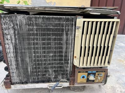 Genral 1.5 ton ac in running condition