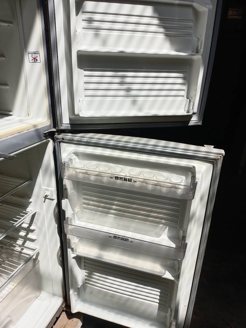 Dawlance Fridge Large 3