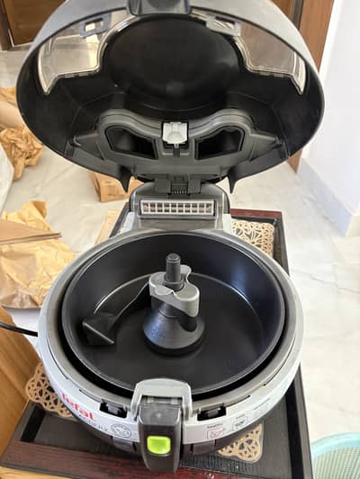 Tefal air fryer, colour black.