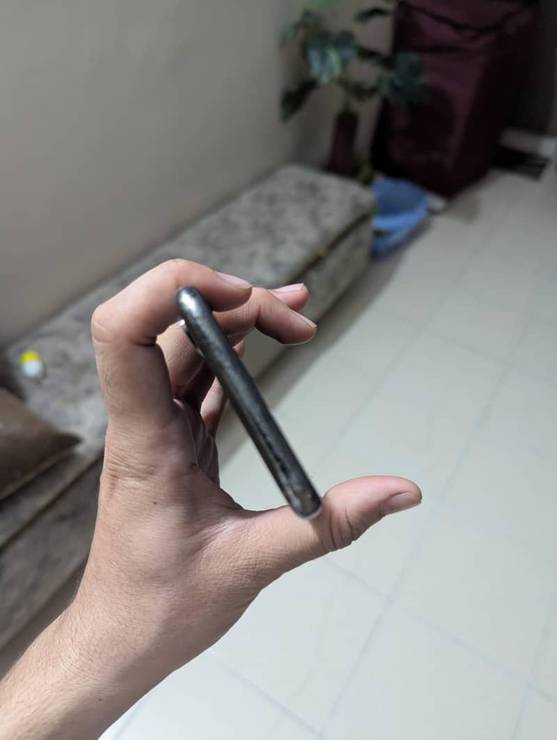 Apple iPhone X 4