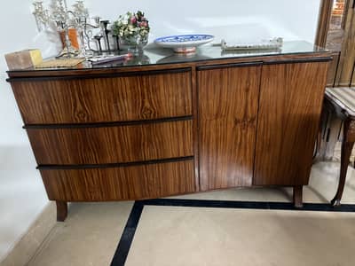 Dining room's chest of drawers