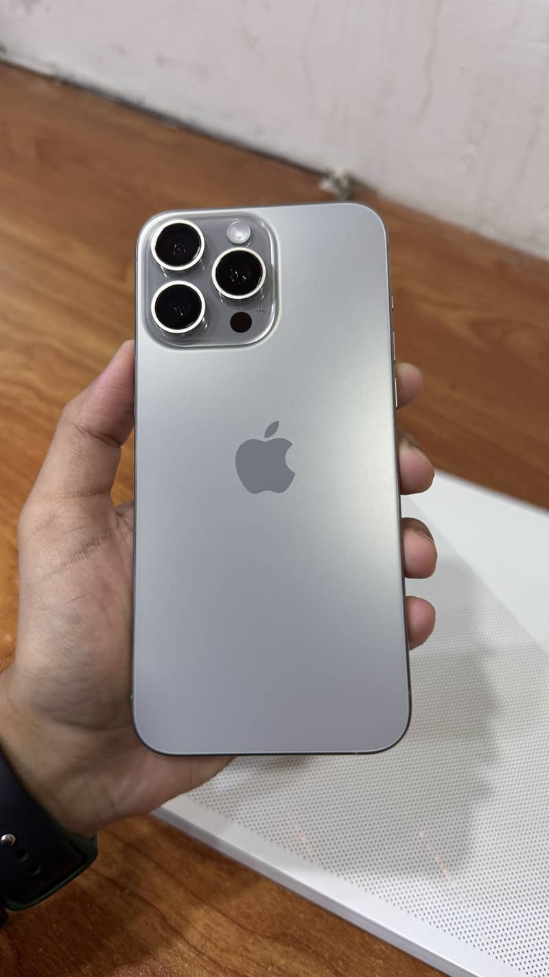 Apple iPhone 15 Pro Max 1