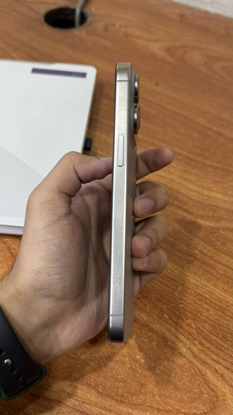 Apple iPhone 15 Pro Max 3