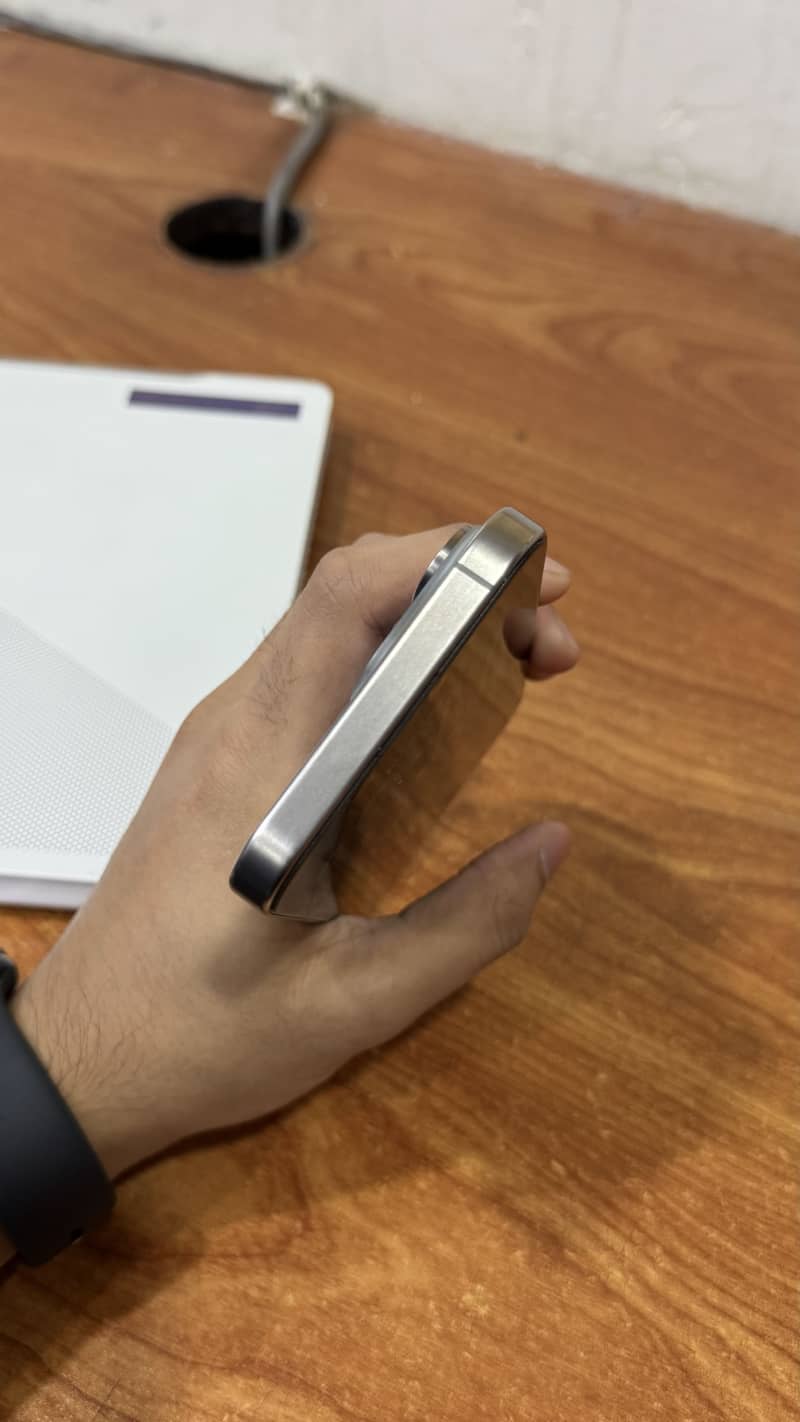 Apple iPhone 15 Pro Max 5