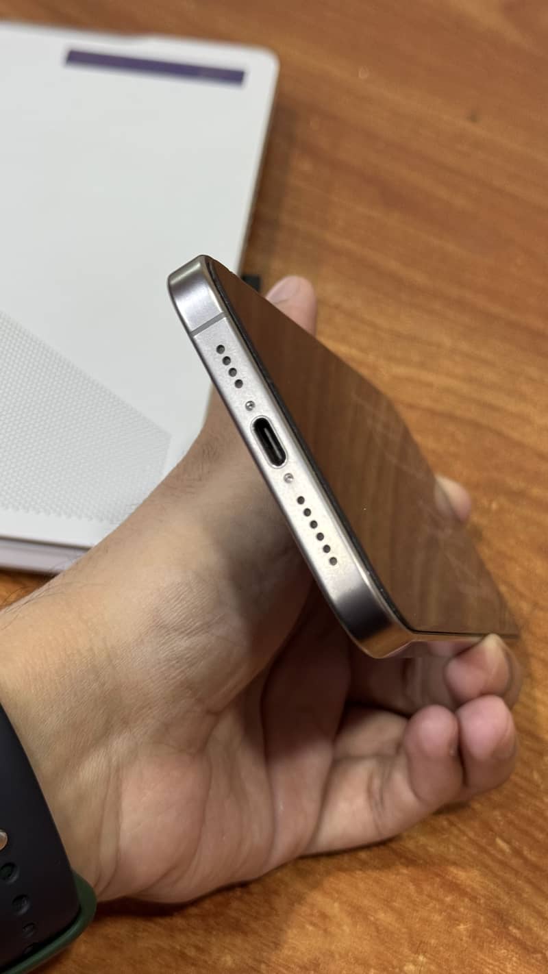 Apple iPhone 15 Pro Max 6