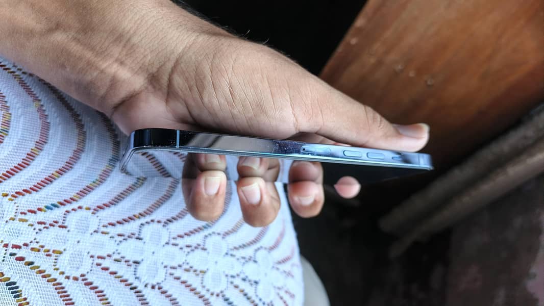 Apple iPhone 13 Pro Max 4