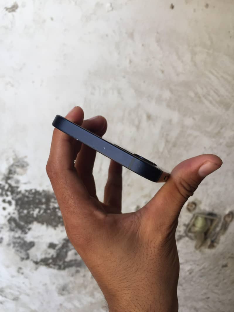 Apple iPhone 12 1