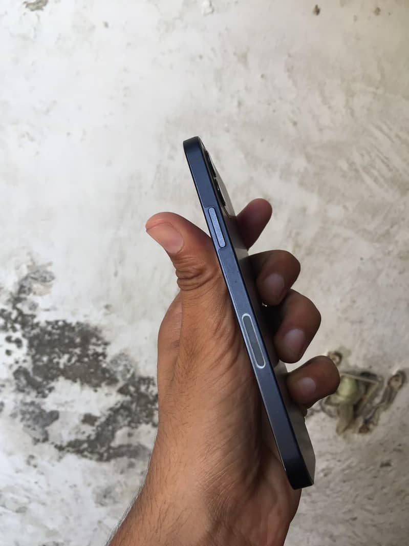 Apple iPhone 12 2