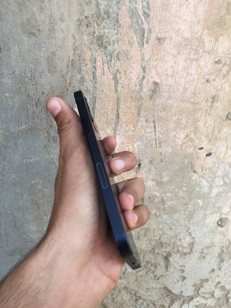 Apple iPhone 12 3