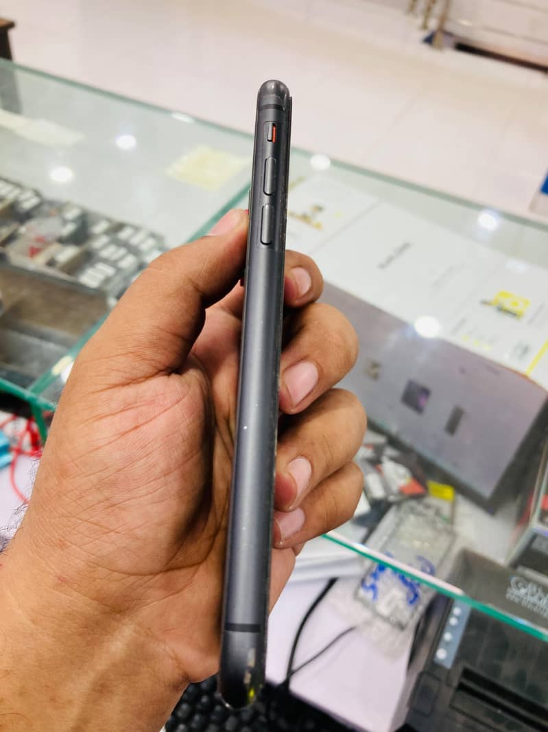 Apple iPhone 11 2