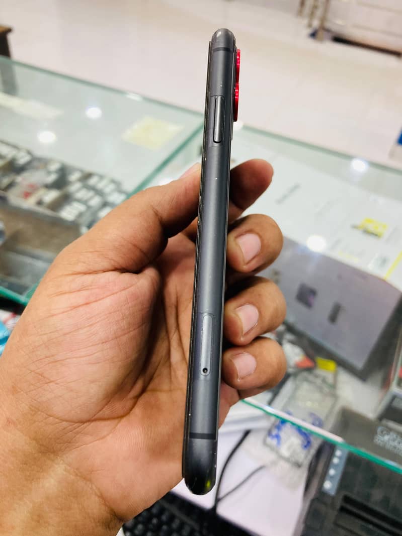 Apple iPhone 11 3