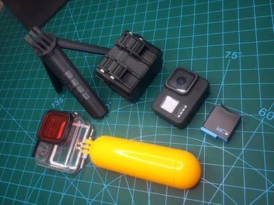 Go pro HERO 8 BLack - 10/10 mint condition with complete accessories.