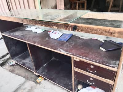 general store ka counter ha