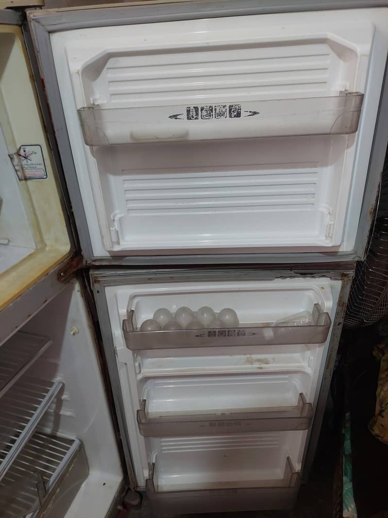 Dawlance fridge Medium Size 2