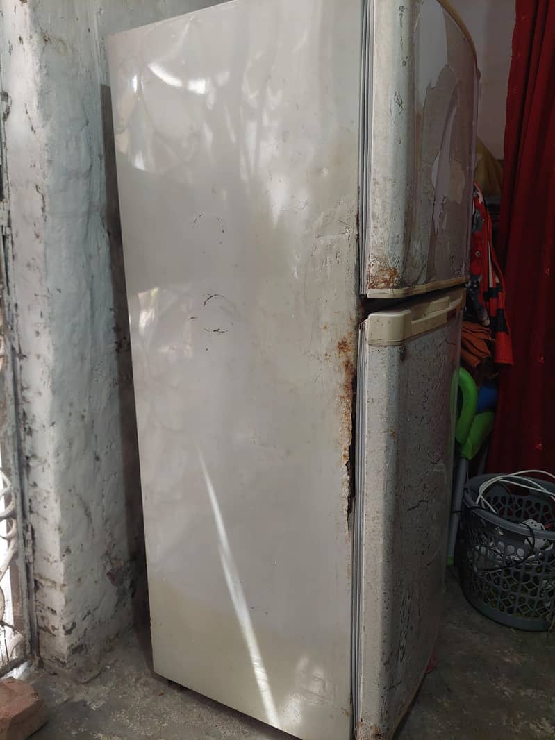 Dawlance fridge Medium Size 4
