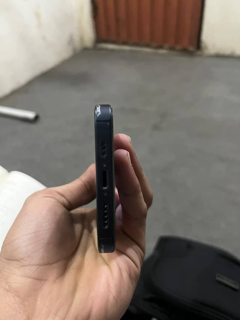 Apple iPhone 13 2