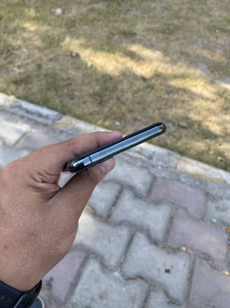 Apple iPhone 11 Pro Max 1