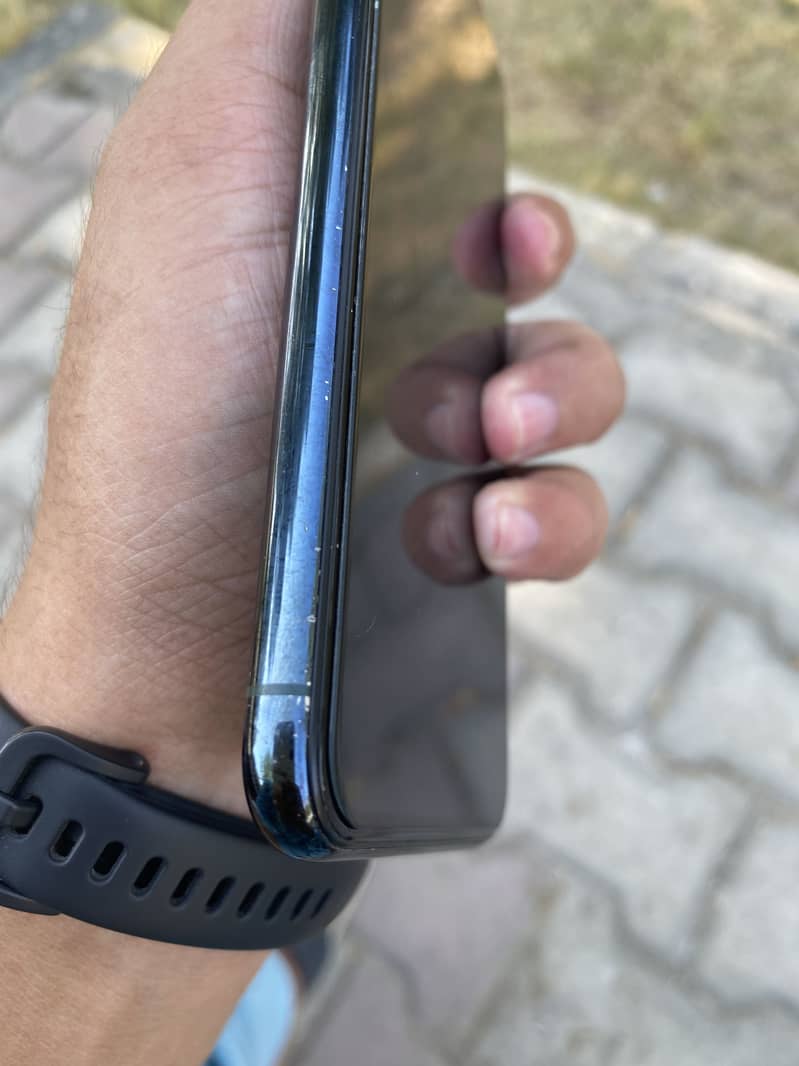 Apple iPhone 11 Pro Max 4