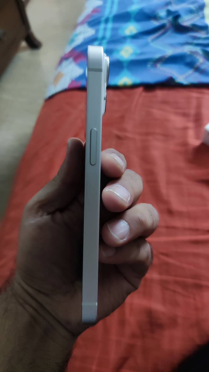 Apple iPhone 14 3