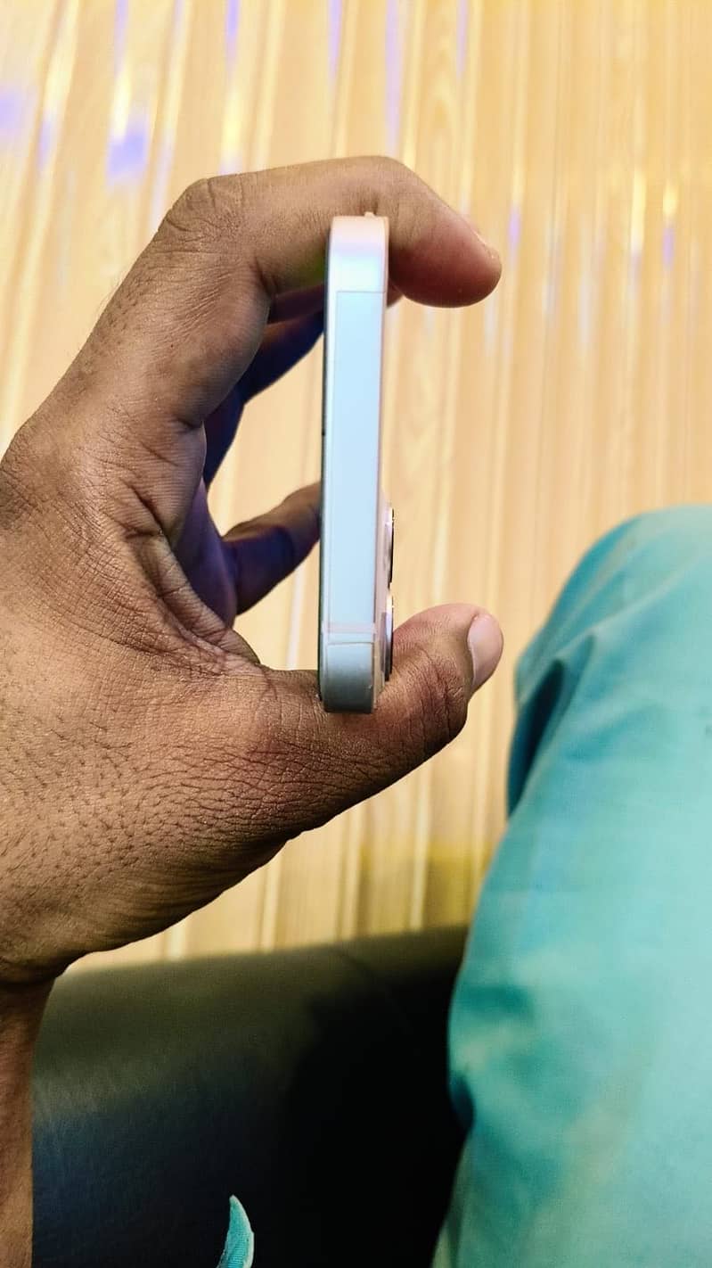 Apple iPhone 13 1