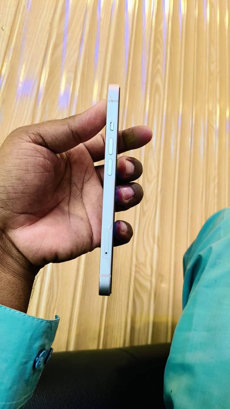 Apple iPhone 13 3