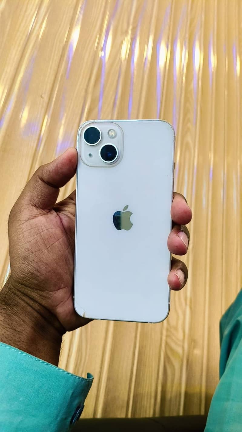 Apple iPhone 13 4