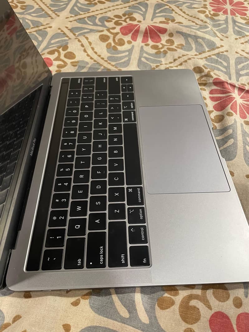 Selling MacBook Pro 1
