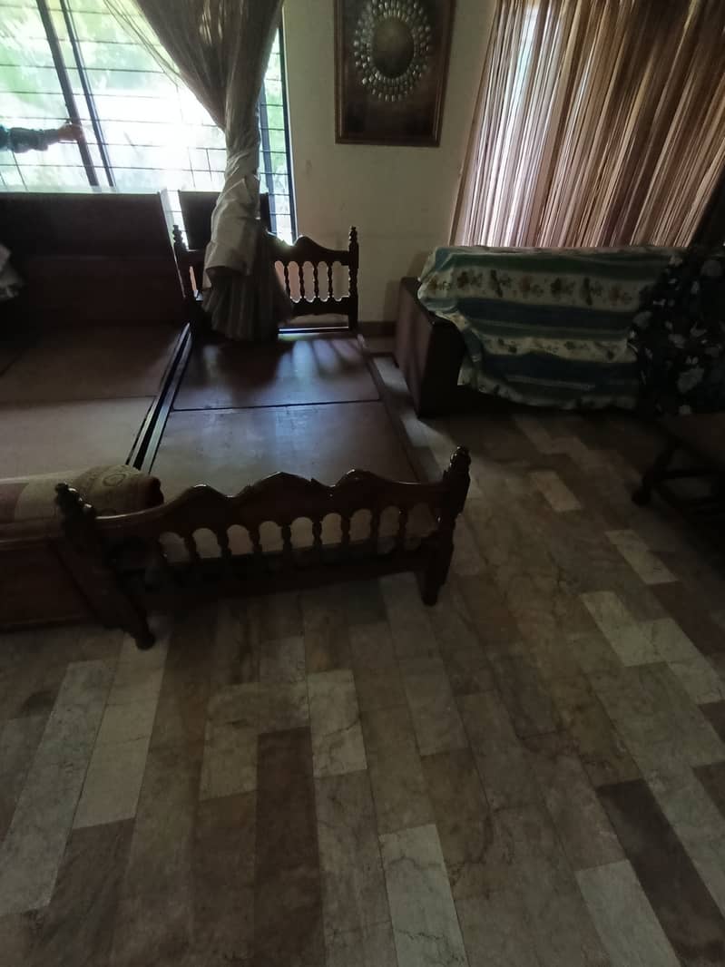 Single bed 0