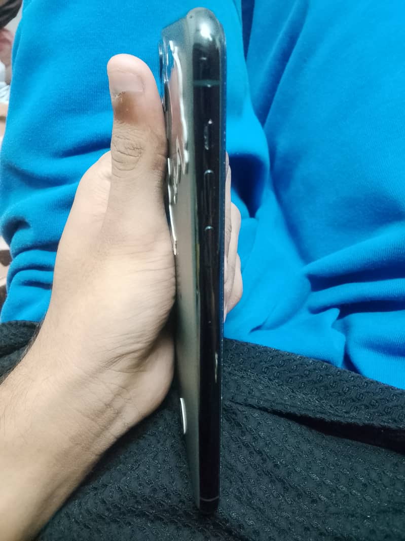 Apple iPhone 11 Pro Max 2