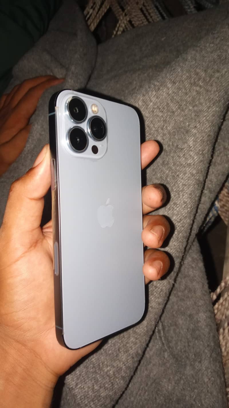 Apple iPhone 13 Pro Max 4
