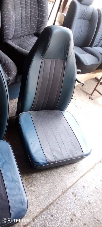 front seats of suzuki carry bolan