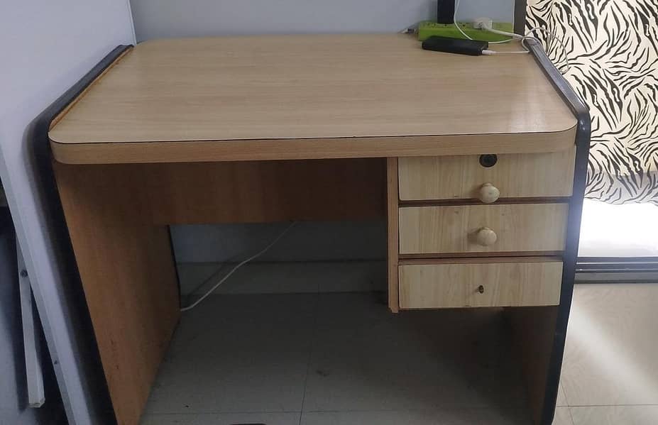 study table 0