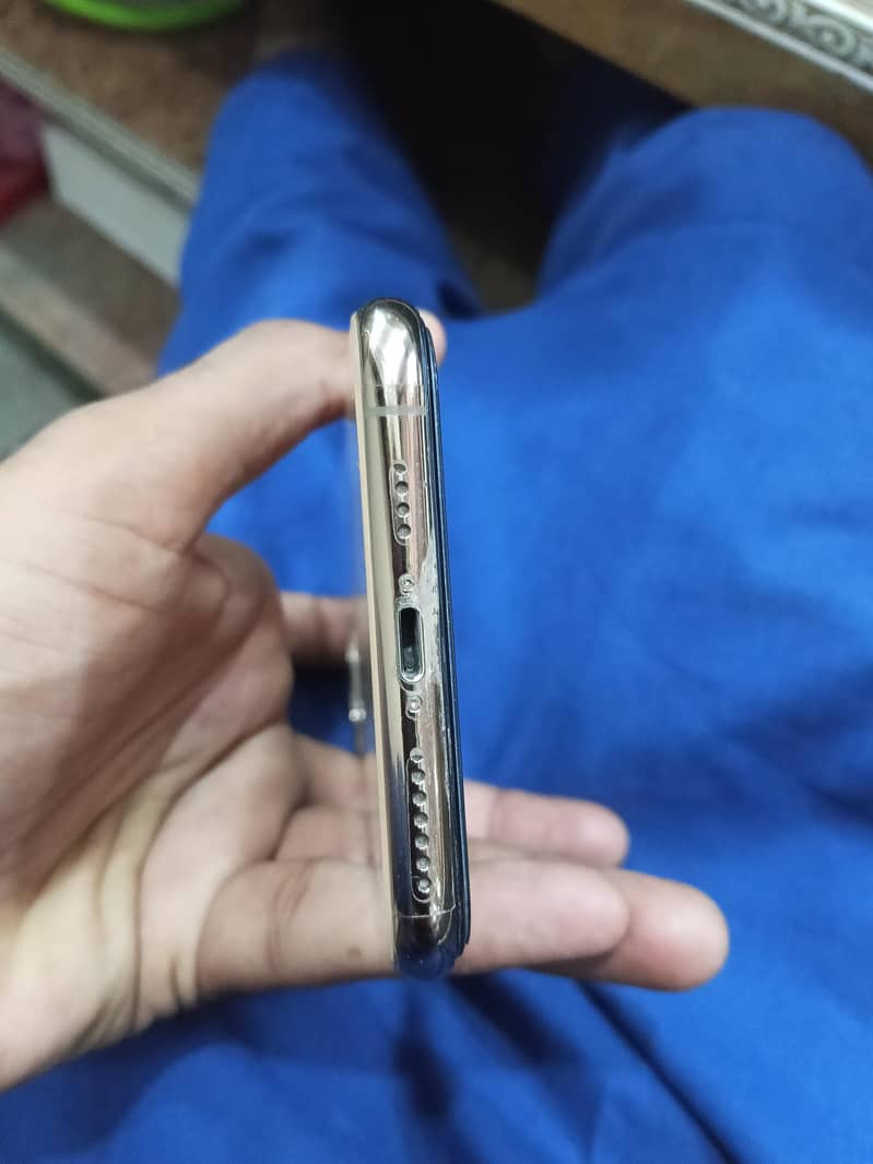 Apple iPhone 11 Pro Max 1