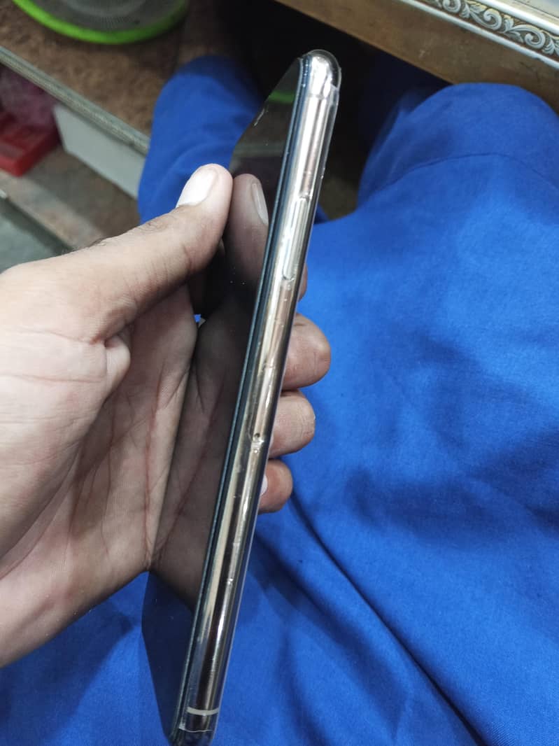 Apple iPhone 11 Pro Max 3