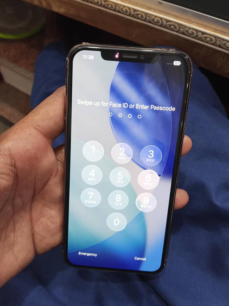 Apple iPhone 11 Pro Max 4