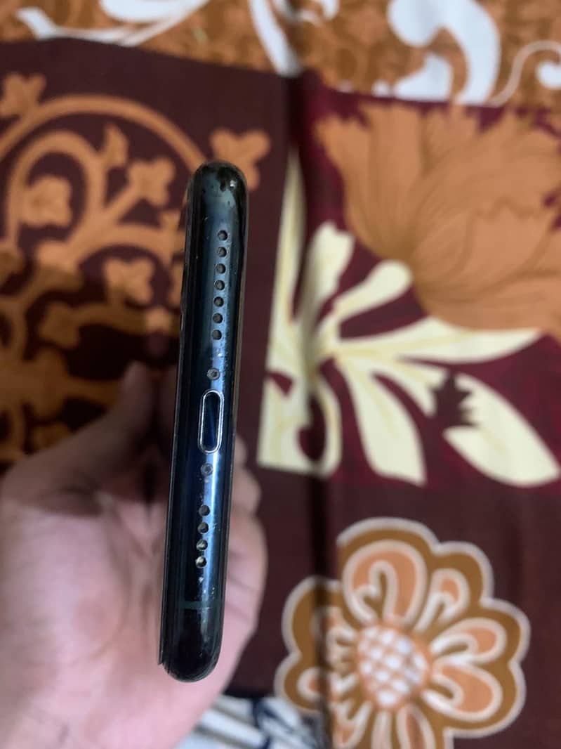 Apple iPhone 11 Pro Max 2