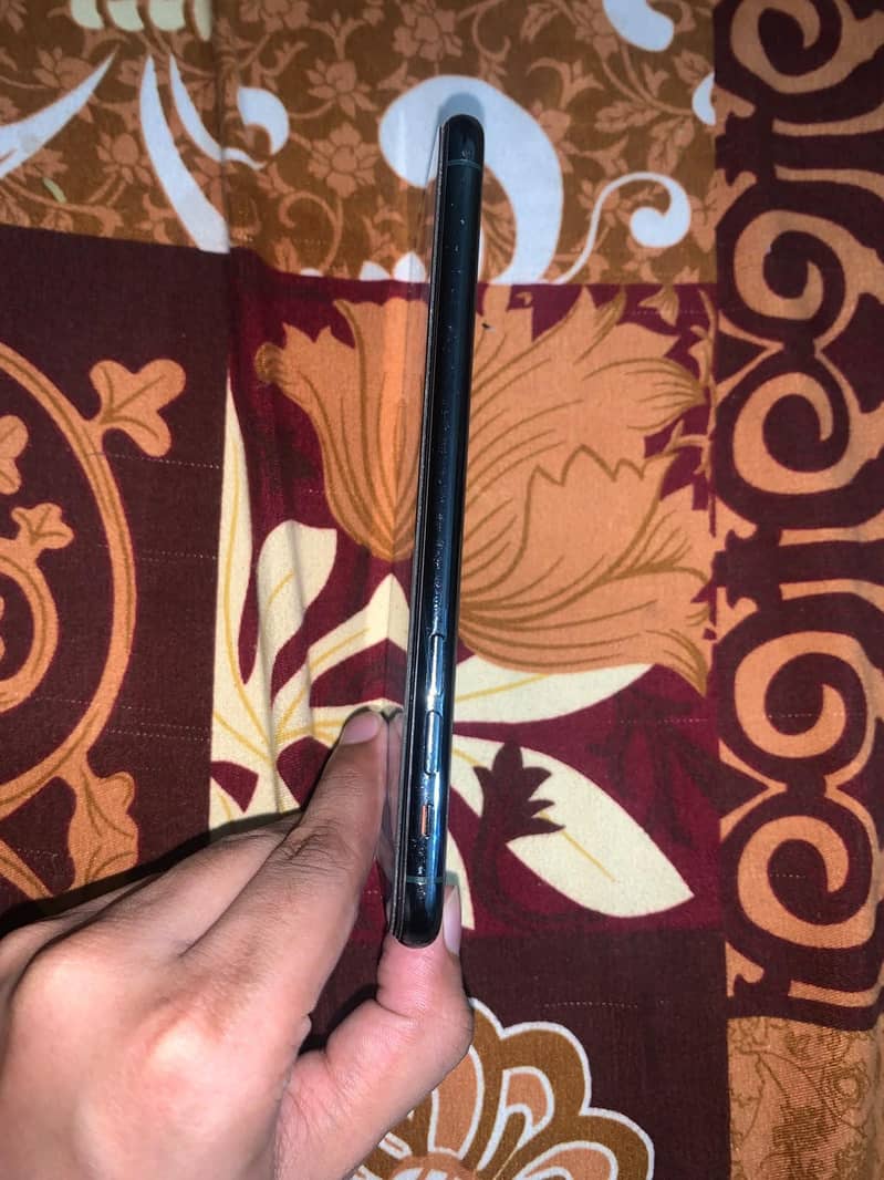 Apple iPhone 11 Pro Max 4