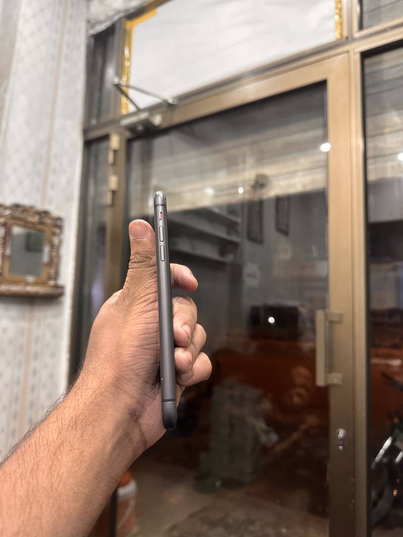 Apple iPhone 11 3