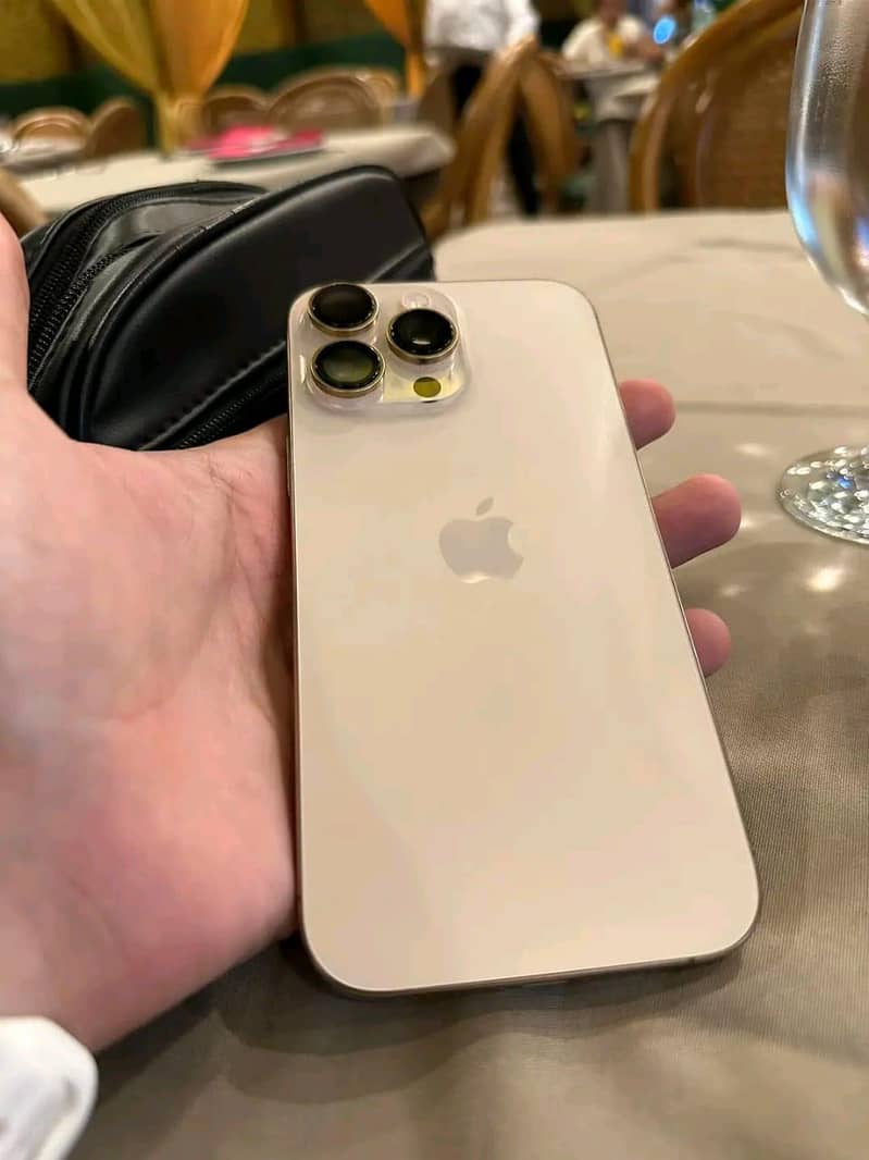 Apple iPhone 16 Pro Max 0