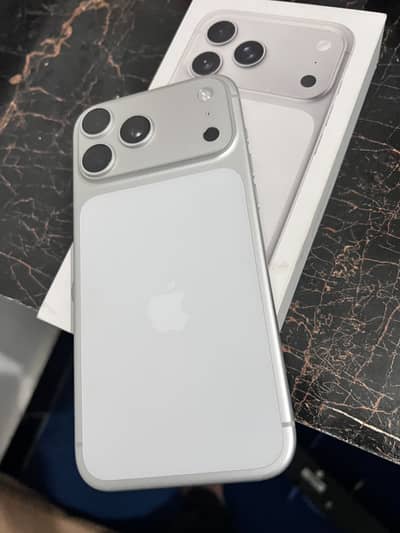 Apple iPhone 17 Pro Max 512 gb white box open