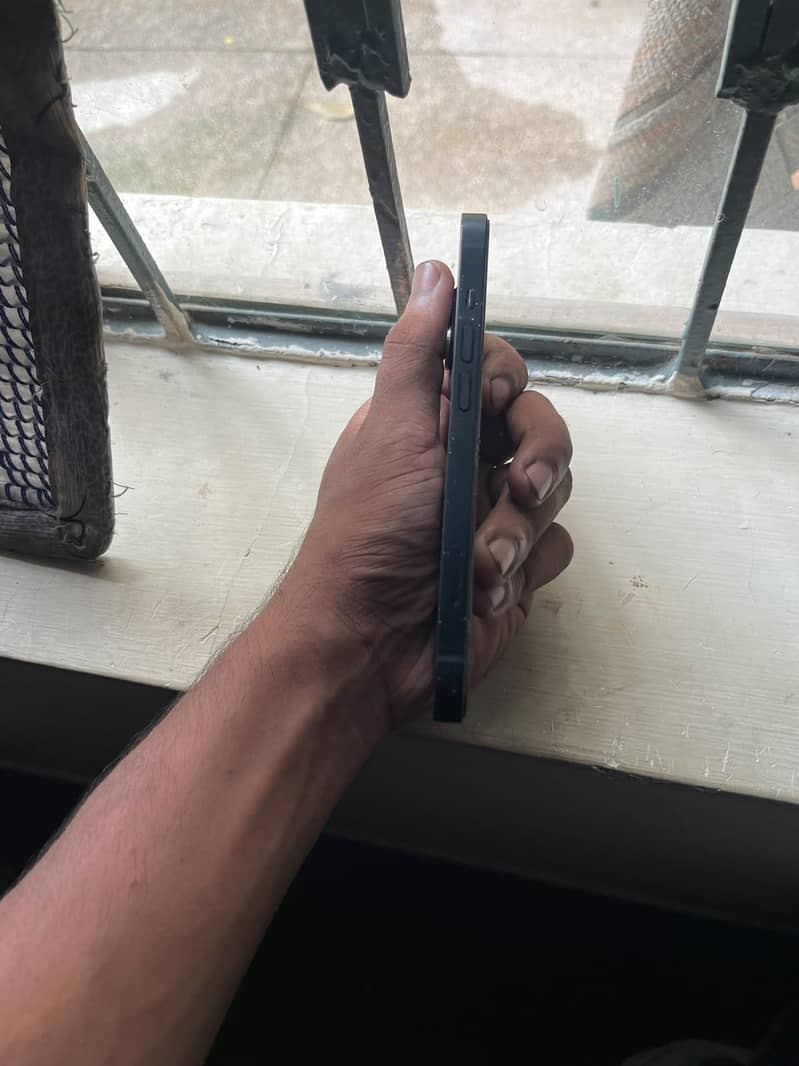 Apple iPhone 13 0