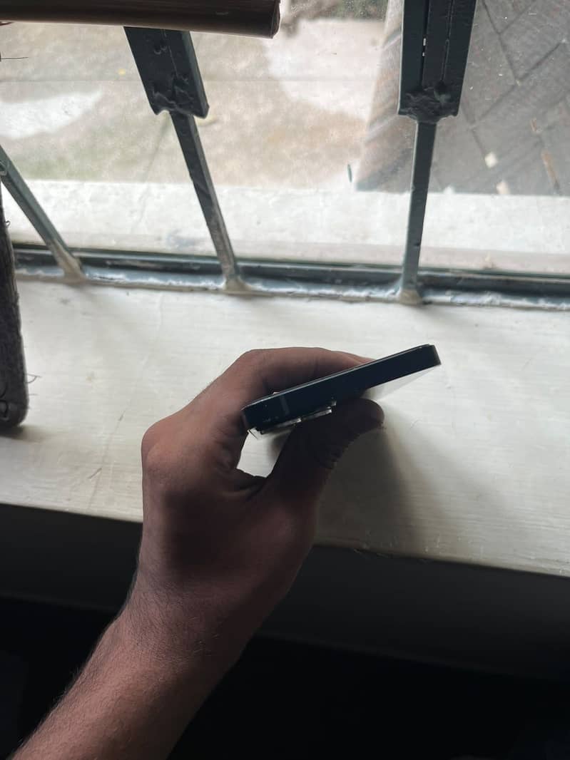 Apple iPhone 13 2