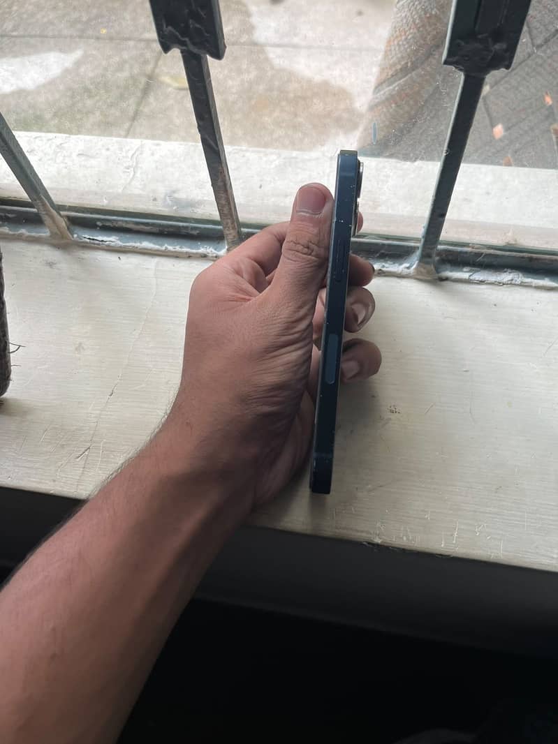 Apple iPhone 13 5