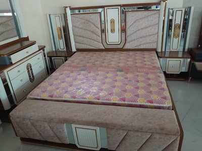 Bedset and 2 side tabel with dressing tabel