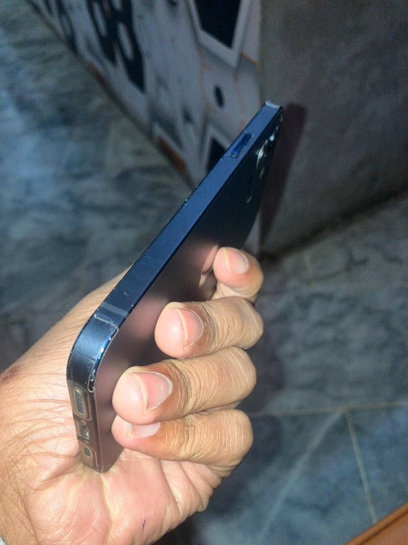 Apple iPhone 12 2