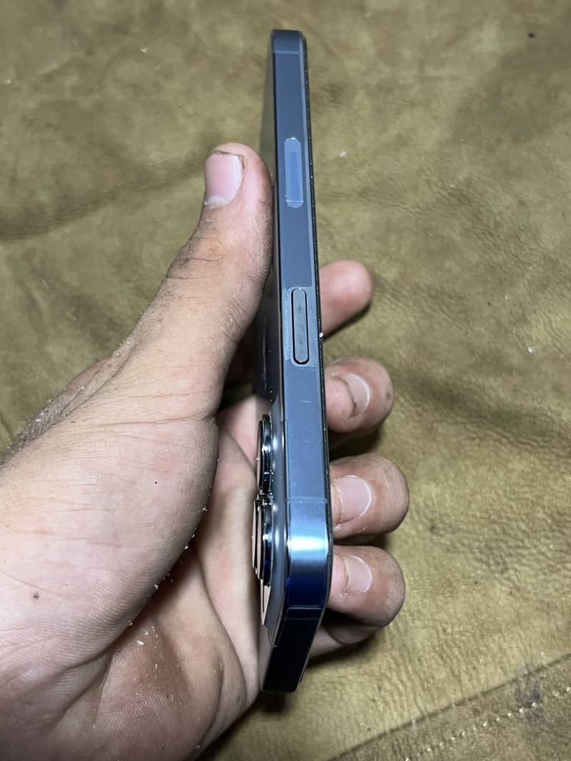 Apple iPhone 13 Pro 2