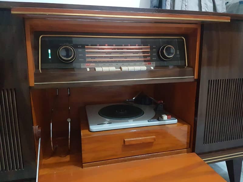 Grundig radiogram 2