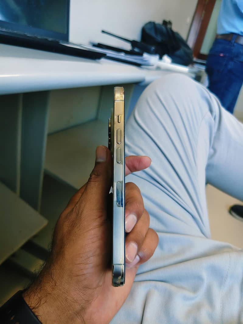 Apple iPhone 14 Pro 2